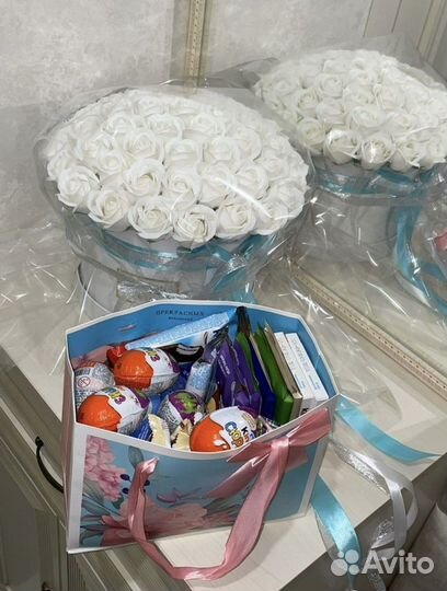 Букет синие и белые мыльные розы