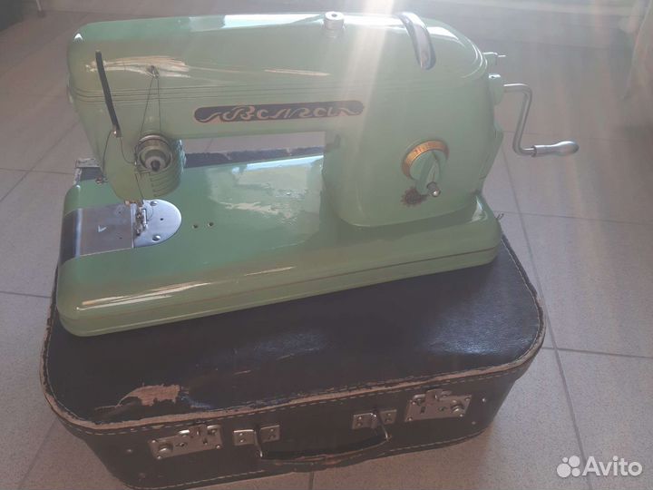 Швейная машинка Волга