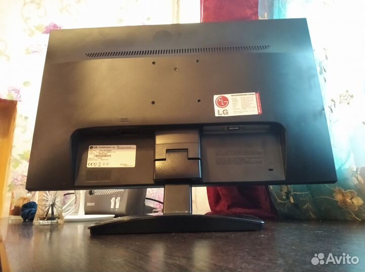 Монитор LG Flatron E2241S-BN