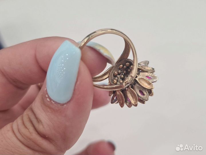 Золотое кольцо с бриллиантоми рубинами