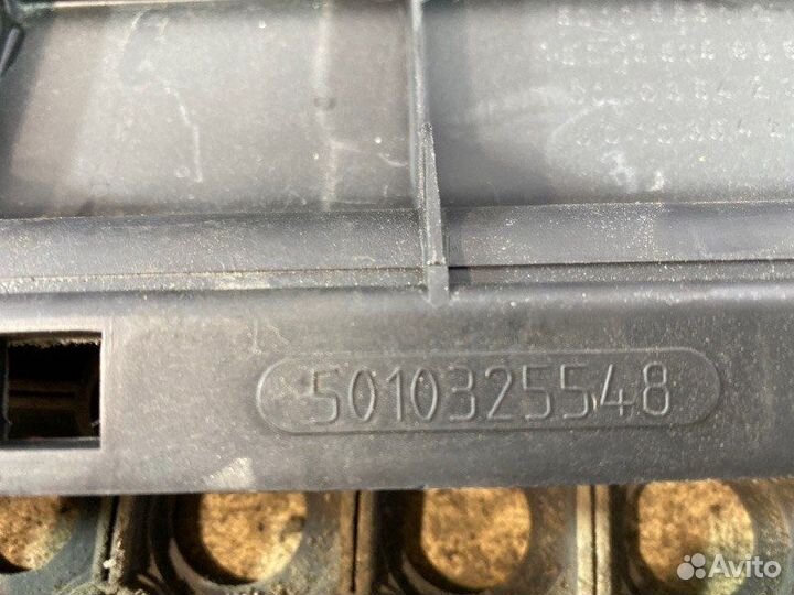 Накладка в салоне (боковая) Renault Magnum DXI13