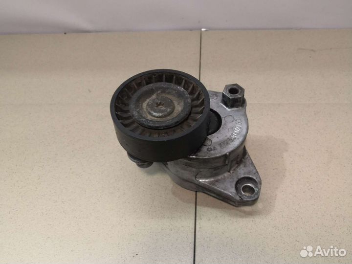 Mercedes W164 V8 Ролик с натяжителем в сборе