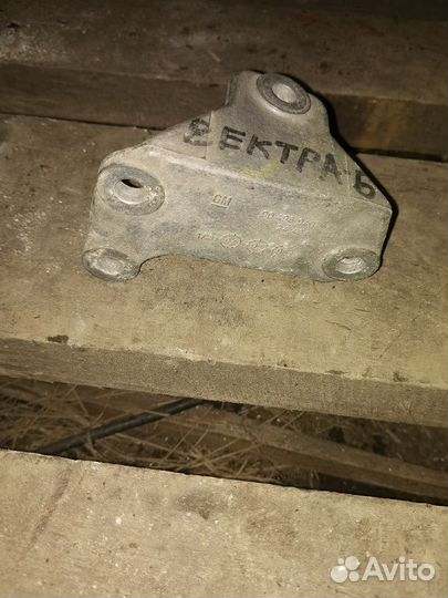 Кронштейн двигателя Opel Vectra B