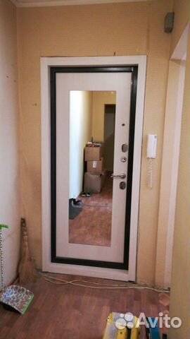 Дверь входная с зеркалом