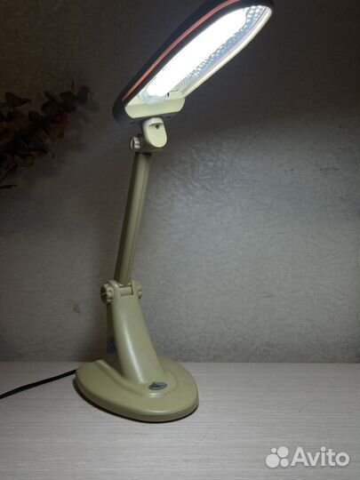 Настольная лампа