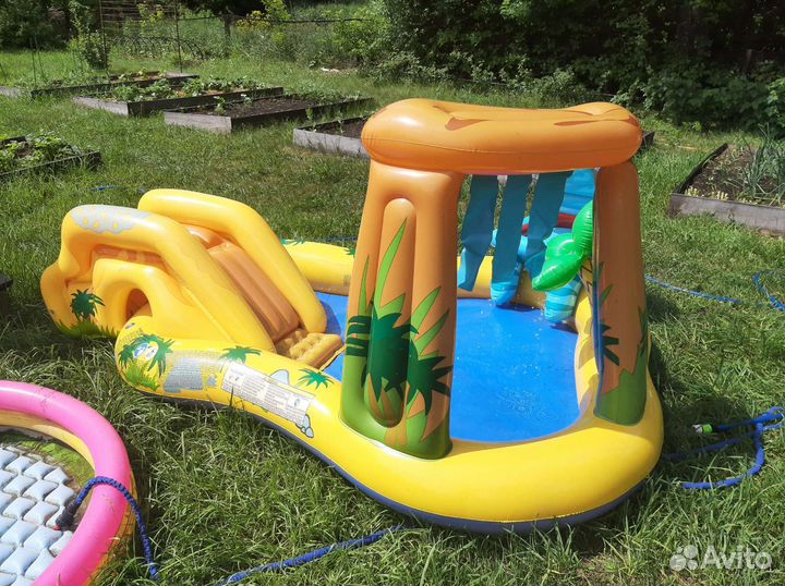 Детский надувной бассейн с горкой