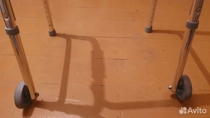 Ходунки для инвалидов на колесах