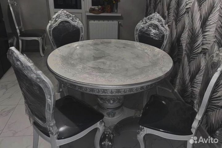 Кухонный стол. Стол