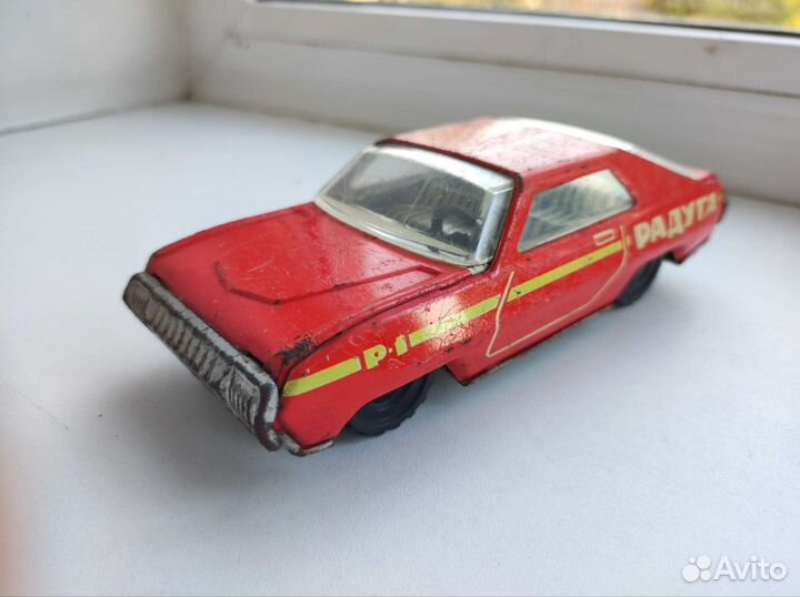 Машинки эпохи СССР жестяные