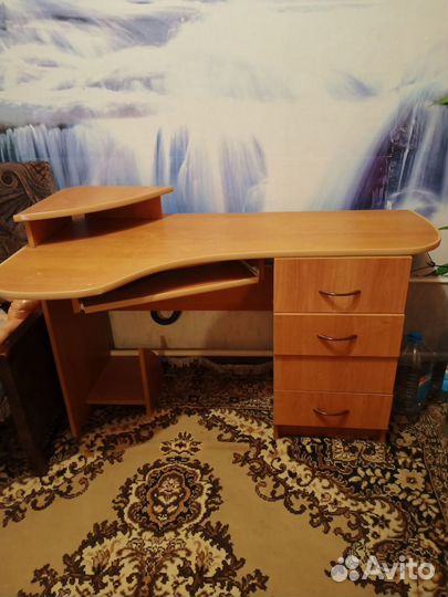 Письменный стол