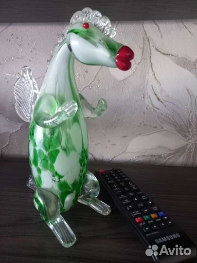 Стеклянные статуэтки