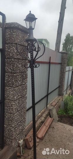 Фонарный столб с элементами холодной ковки