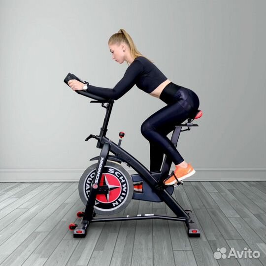 Велотренажер Schwinn 700IC IC7