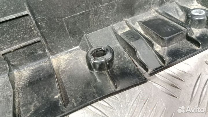 Б/У Накладка задней панели MB W164 ML