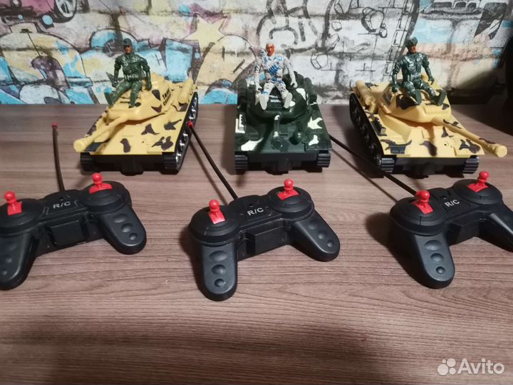 Танк игрушка