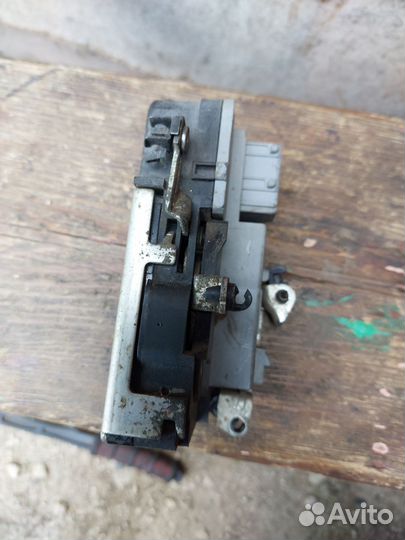 Замок передний правый Лада Гранта, Калина, Датсун