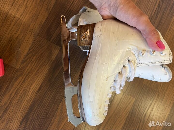 Коньки фигурные