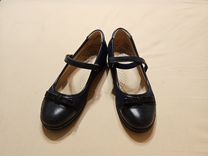 Черны�е туфли школьные для девочки 33 Капика