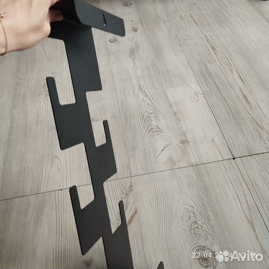 Вешалка настенная металлическая