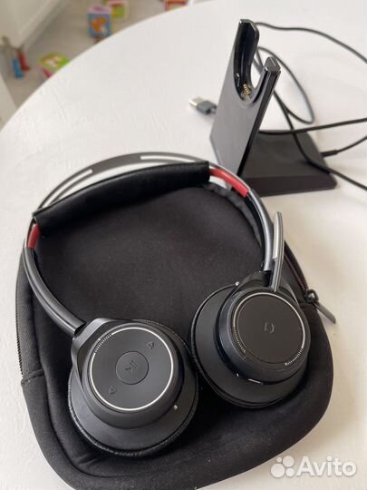 Беспроводные наушники plantronics