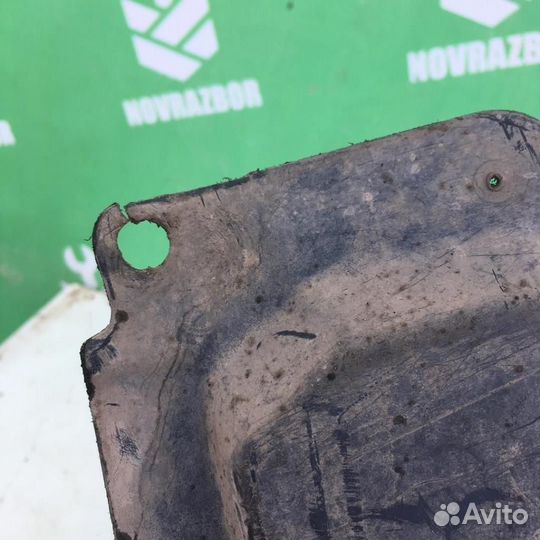 Пыльник двигателя Тойота Королла Е120