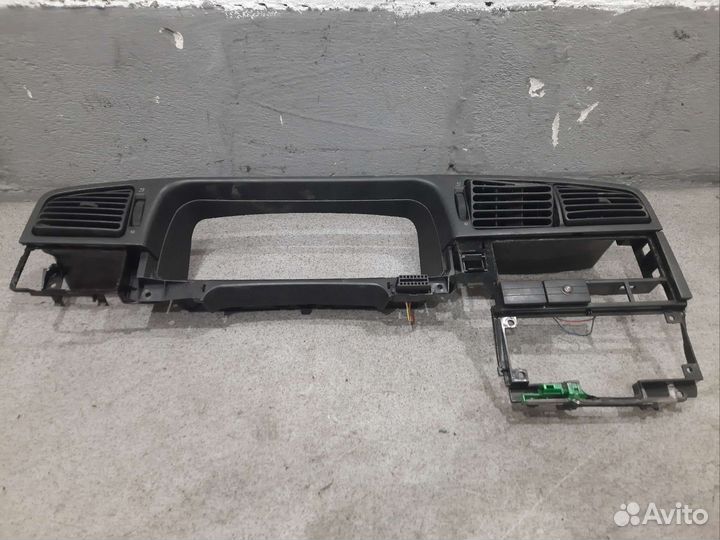 Рамка щитка приборов Passat B4