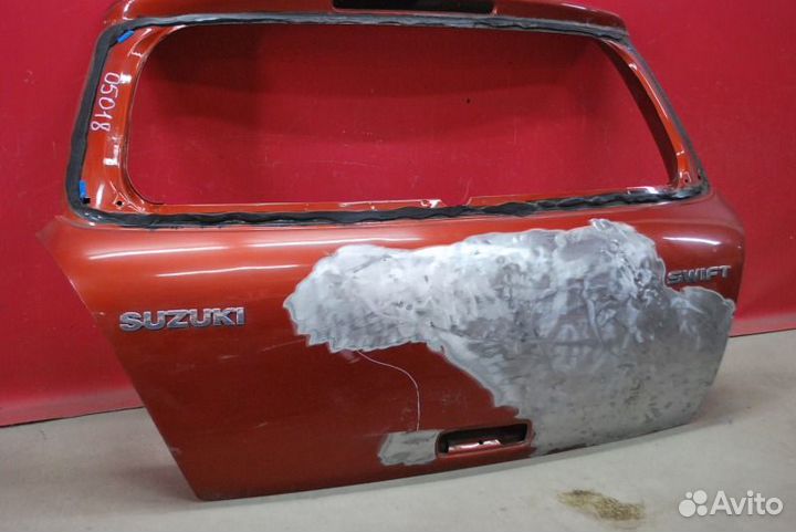 Дверь багажника Suzuki Swift
