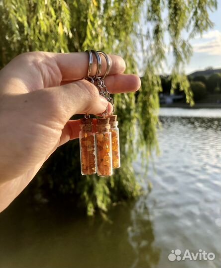 Сувенир янтарный опт и штучно брелок «Бутылочка»