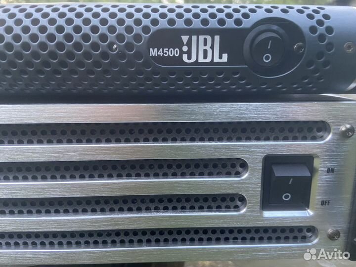 Усилиель JBL