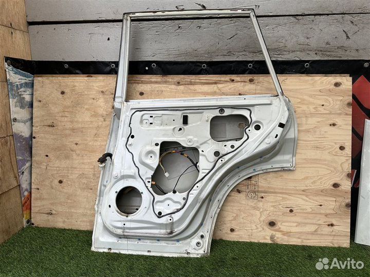 Дверь задняя правая Suzuki Escudo TDA4W J24B 2011