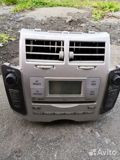 Штатное головное устройство Toyota Yaris