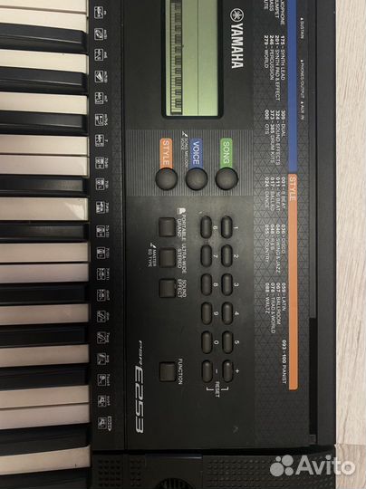 Синтезатор Yamaha psr e253