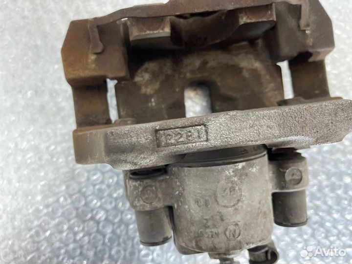 Суппорт тормозной задний правый Bmw X5 E70 N55B30