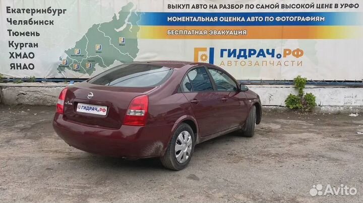 Петли двери передней правой Nissan Primera (P12)