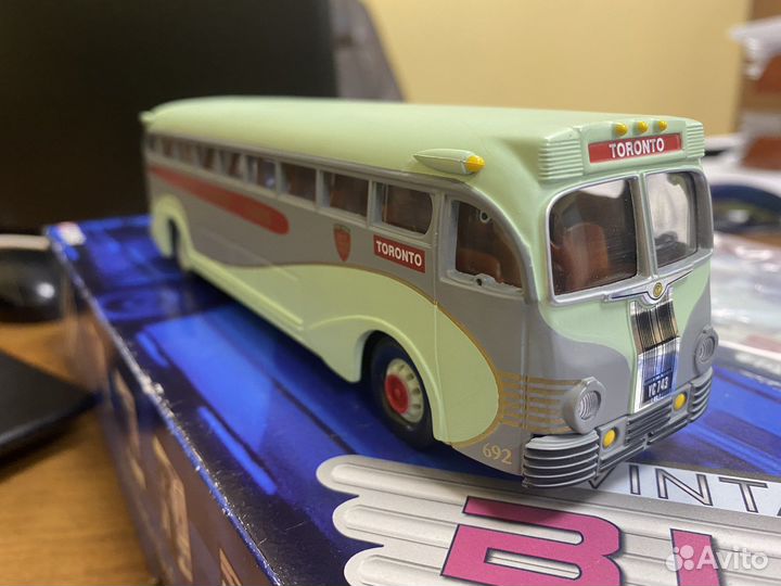 Corgi bus 1:50 yellow coach 743 Toronto автобус