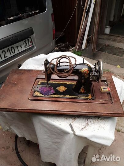 Швейная машинка в рабочем состоянии без станины