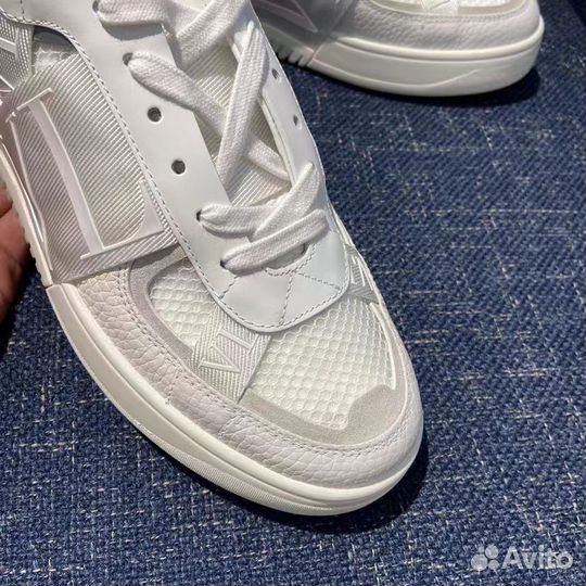 Кроссовки valentino