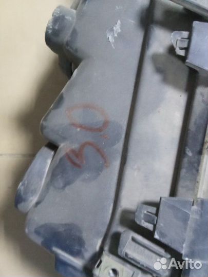 Фара ксеноновая левая Volvo