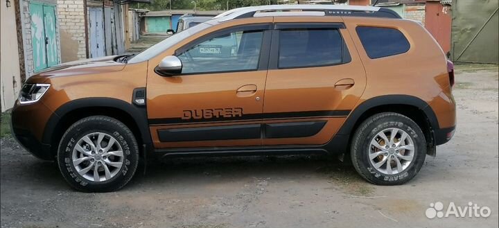 Наклейки на автомобиль Renault Duster