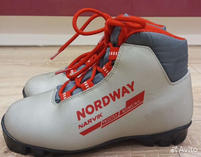 Лыжные ботинки