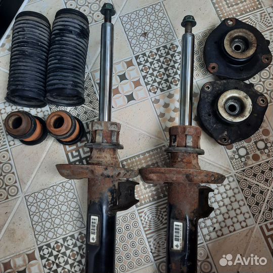 Амортизаторы передние passat b6