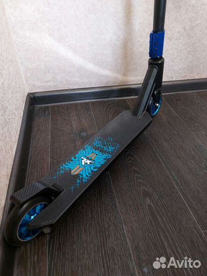 Трюковой самокат синий