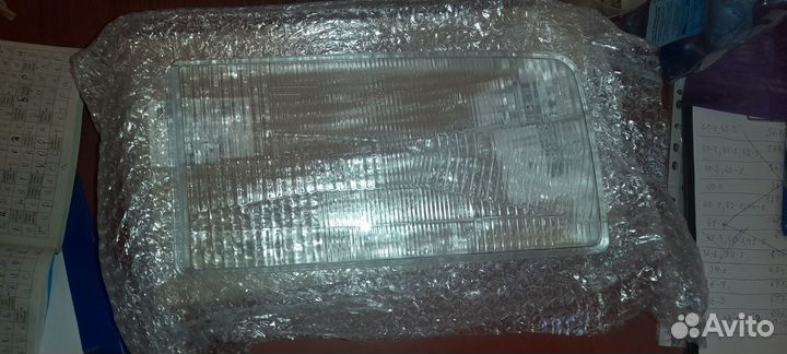 Стекла на фары Фольксваген T4 прямые пр и лев