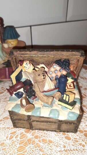 Сундучек и декоративная вешалка,винтаж, США