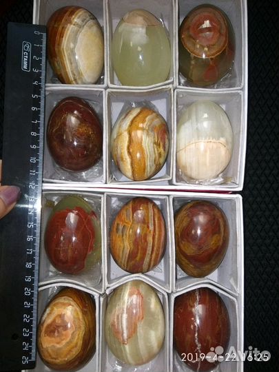 Яйцо пасхальное из оникса и змеевика