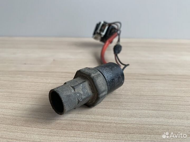 Датчик давления кондиционера BMW 8 E31