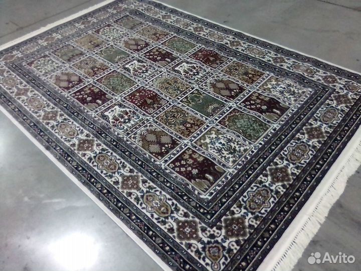 Ковер размером : 1.60х2.30 (№ 25418) новый