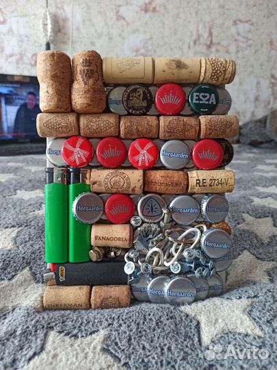 Картина ручной работы из пробок и крышек