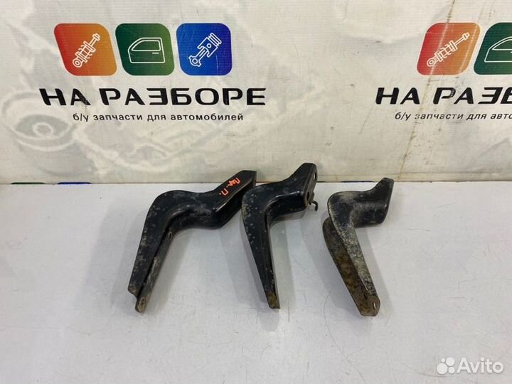 Крепление порога правое Toyota Land Cruiser 200