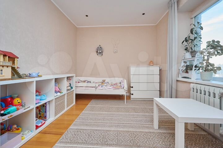 4-к. квартира, 76 м², 7/10 эт.